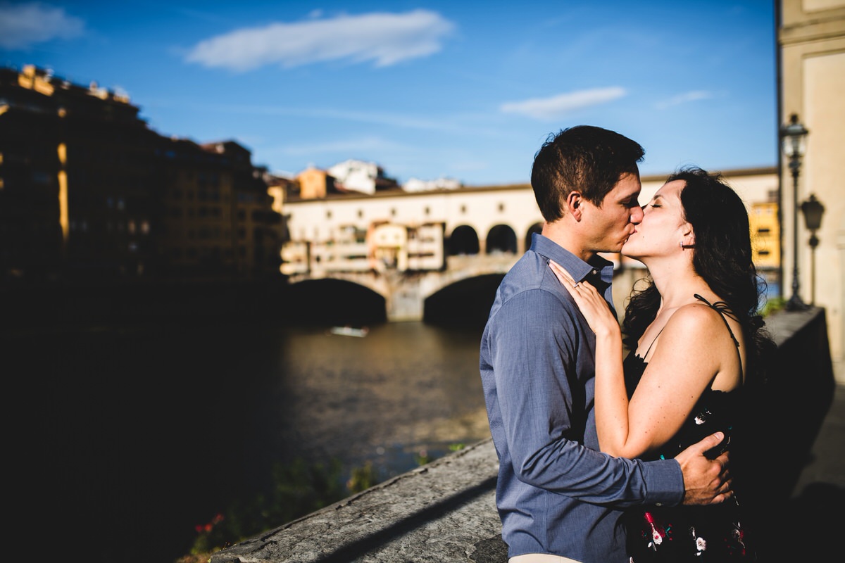 couple photoshoot in Florence with view of old bridge