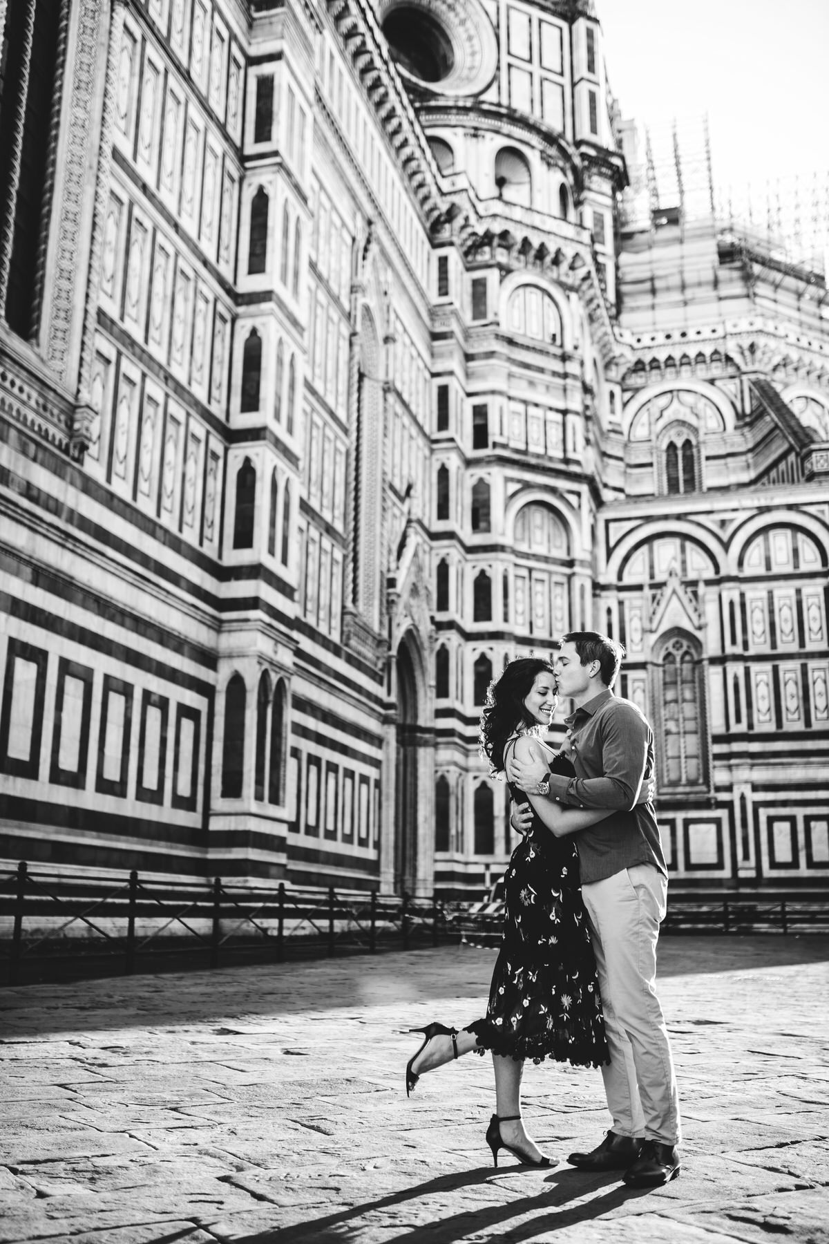 creative couple photoshoot in Florence at the Duomo