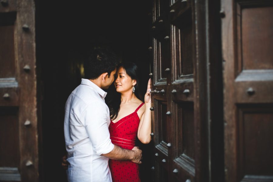 engagement photos in val d'orcia