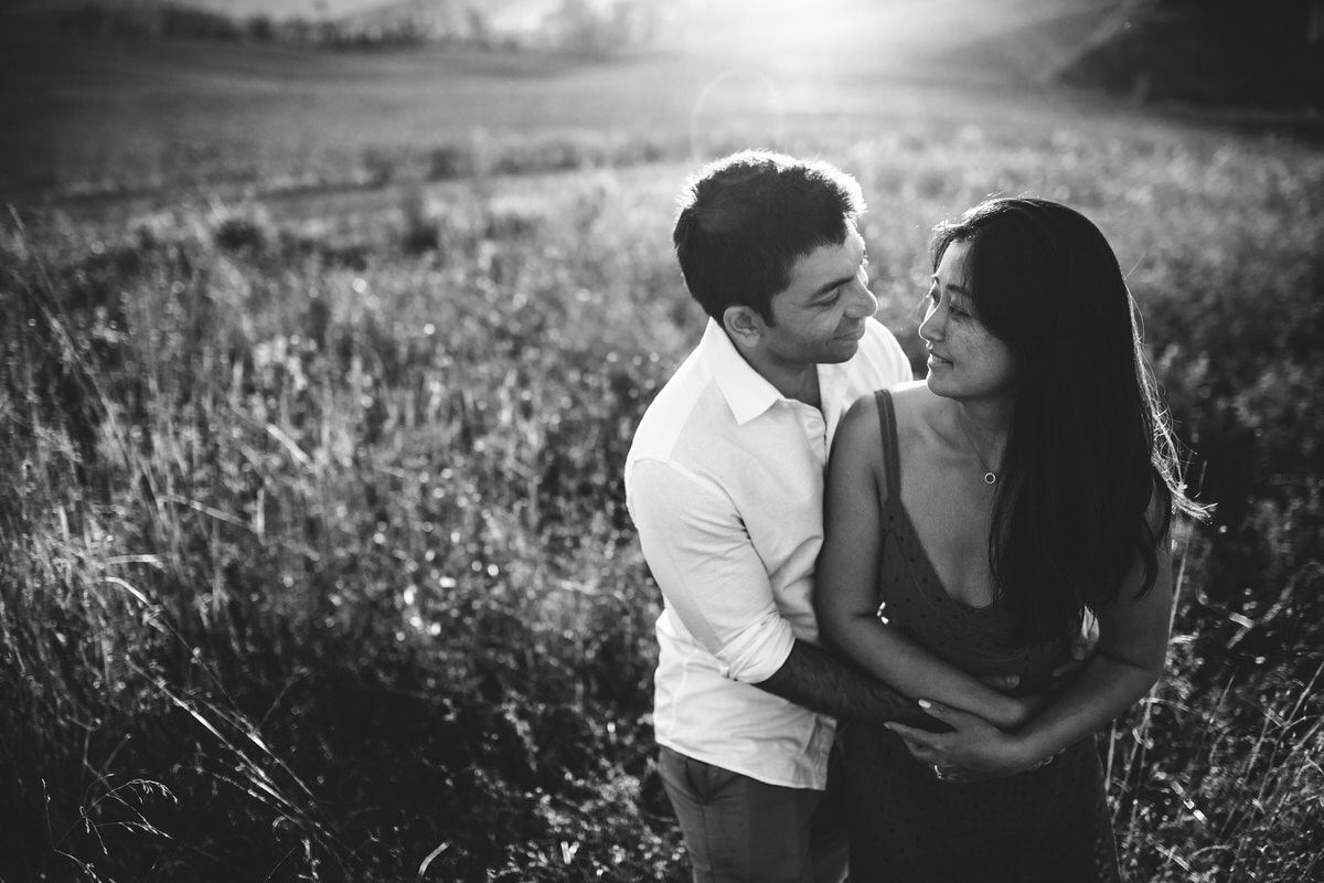 engagement photos in val d'orcia in black and white