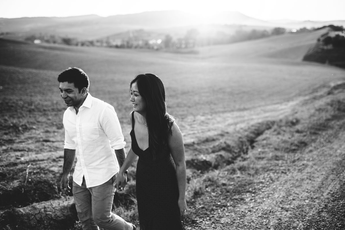 engagement photos in val d'orcia in black and white